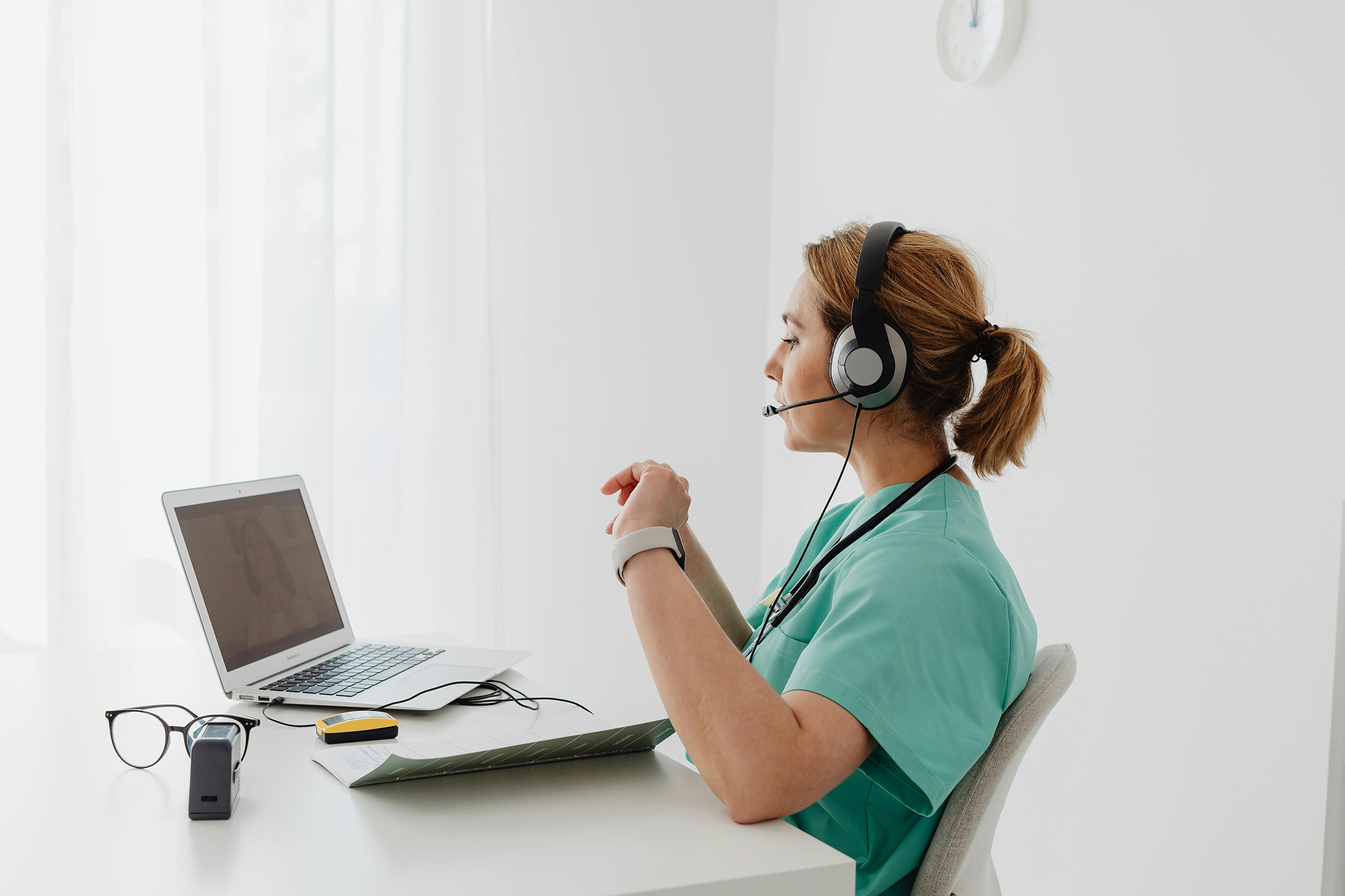 Consultix GmbH: Digitale Sprechstunde und internen Austausch im Gesundheitswesen sicher gestalten