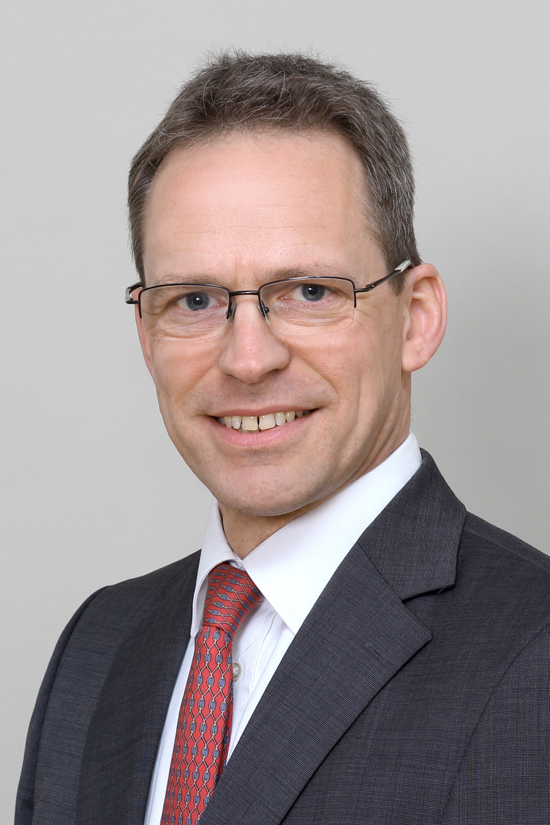 Dr. Christoph Wambach übernimmt die Leitung der neuen Pharmasparte von IQC