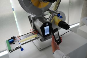 Wie ein QR-Code die direkte Verbindung ersetzt: Neuartige Remote-Geräteanalyse für Etikettierer spart Zeit