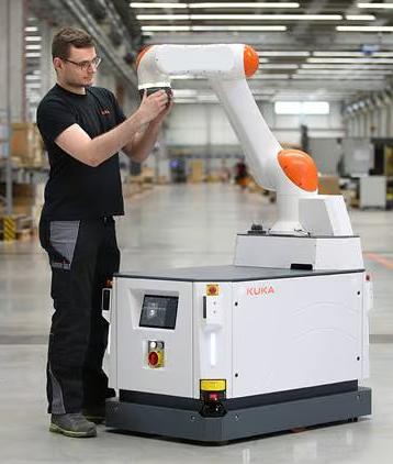 Zuverlässige Multitalente: KMR iisy und KMP 1500P erweitern KUKAs Portfolio in der mobilen Robotik