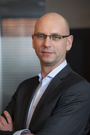 PHARMAPLAN / Olivier Cozzatti übergibt an Arnaud Eber