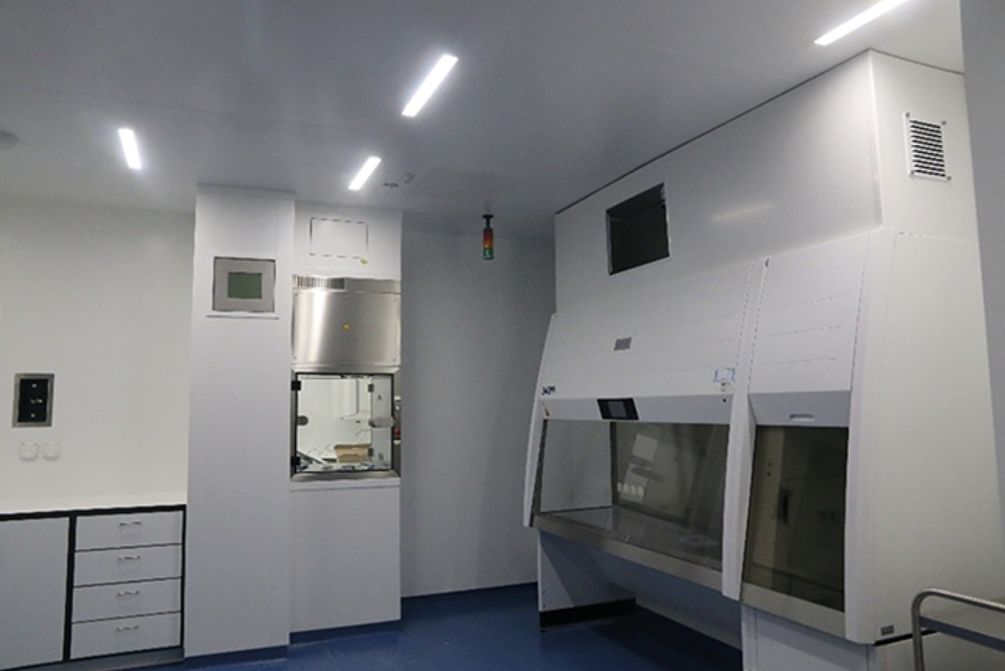 Praxisbericht: Reinraumneubau Spitalpharmazie | Beitrag aus cleanroom & processes 4 | Nr. 3 | 132-135 (2025)